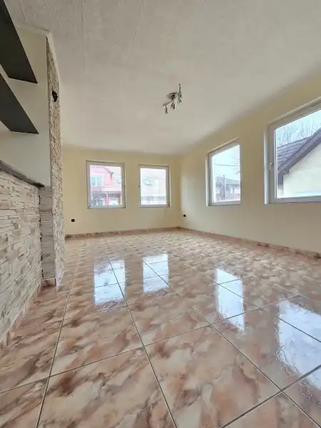 Eladó családi ház, Székesfehérvár 8+1 szoba 206 m² 120 M Ft